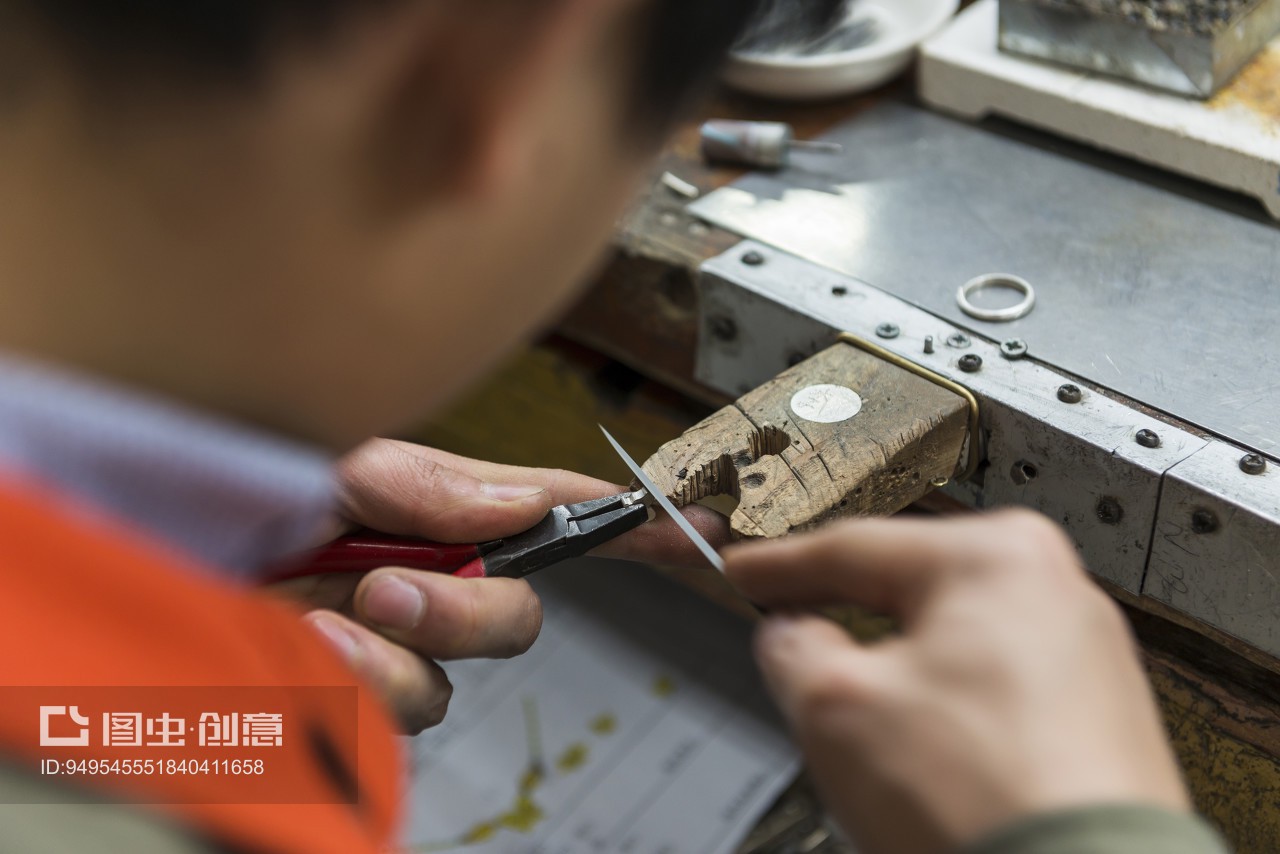 黄金首饰加工与文化艺术交流的融合